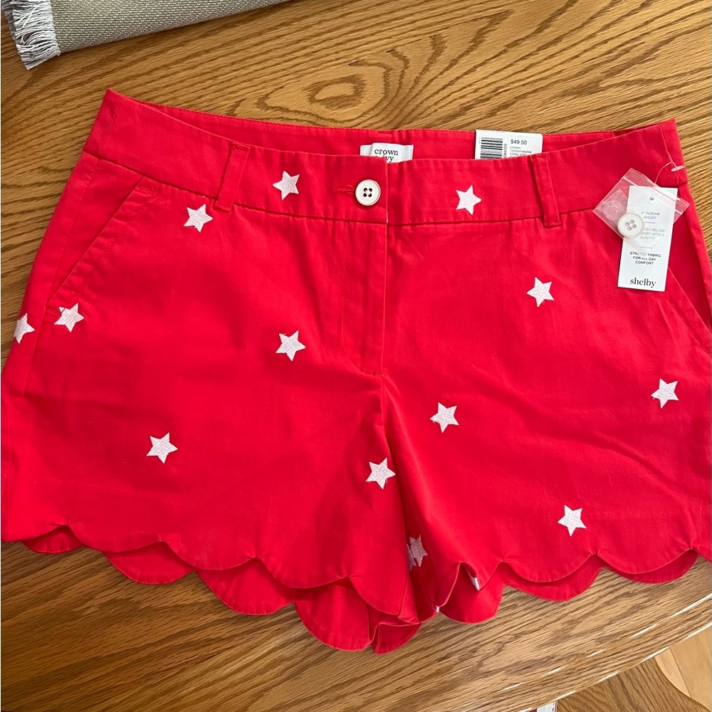 Crown & Ivy Shelby coral scallop star shorts